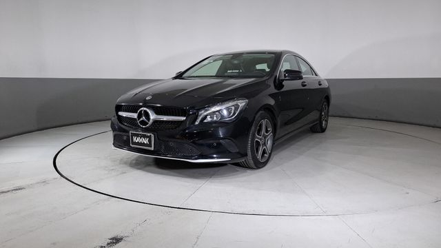 Mercedes Benz • Clase CLA