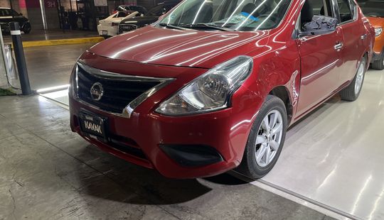 Nissan • Versa