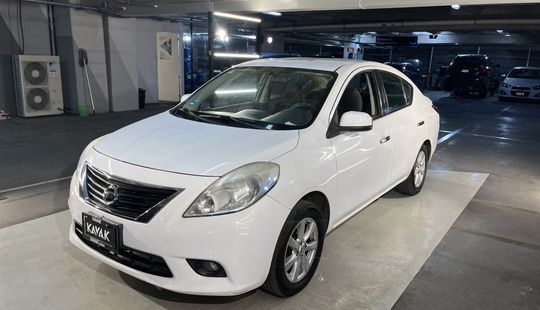 Nissan • Versa