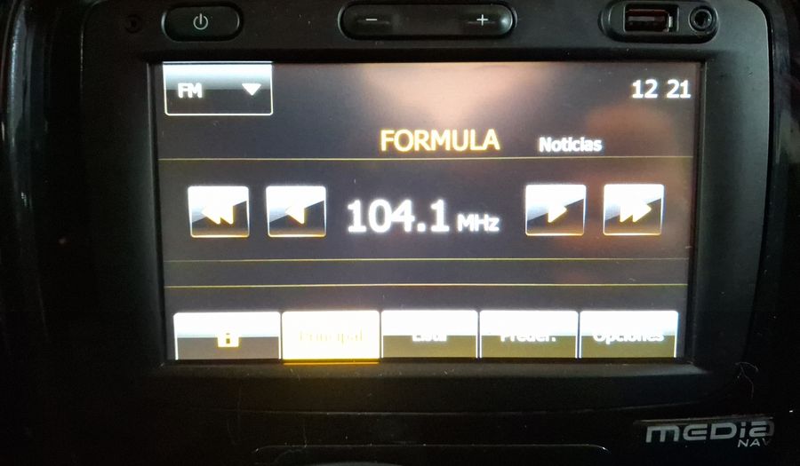 Renault Stepway 1.6 DYNAMIQUE MEDIA NAV MT Hatchback 2014