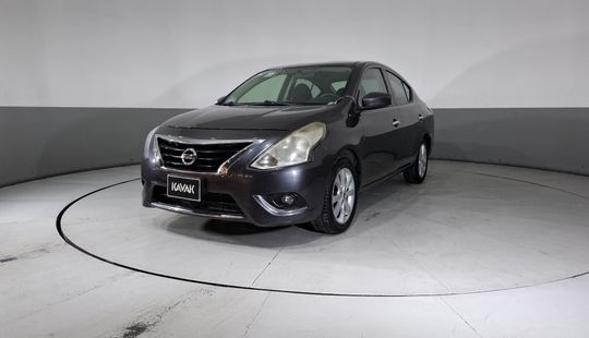 Nissan • Versa