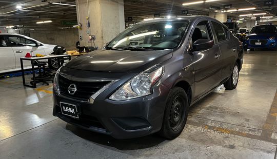 Nissan • Versa