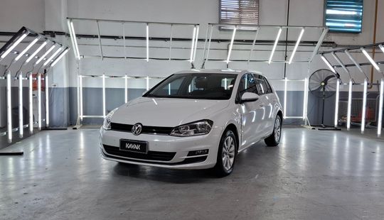 Volkswagen • Golf