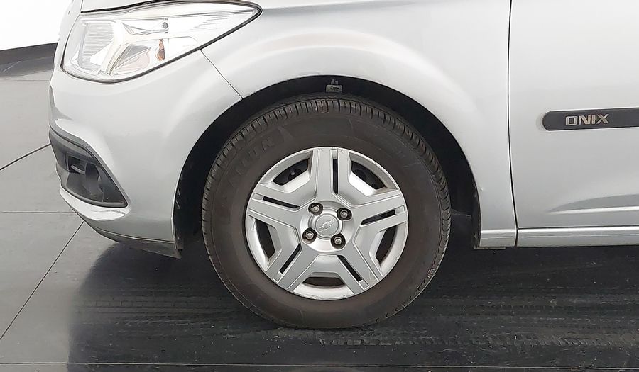 Chevrolet Onix MPFI LT Hatchback 2013