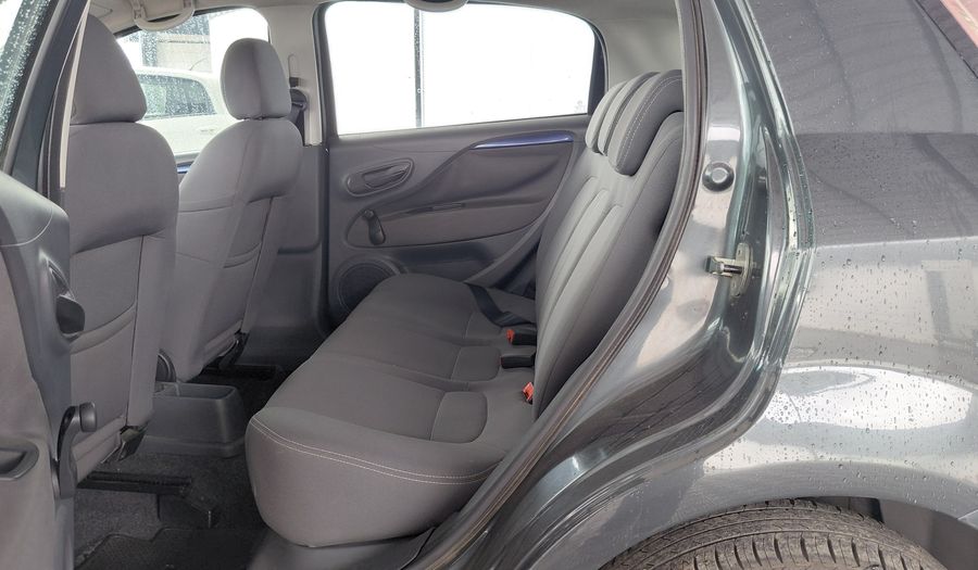 Fiat Punto 1.4 ATTRACTIVE 5P Hatchback 2013