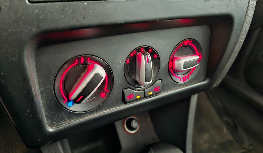 Volkswagen Suran 1.6 COMFORTLINE MT Minivan 2010