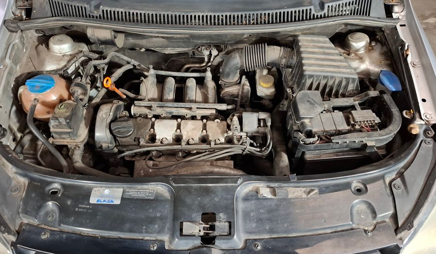 Volkswagen Suran 1.6 COMFORTLINE MT Minivan 2010