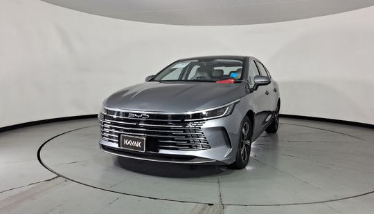 2025 • 4,725 km • Automático