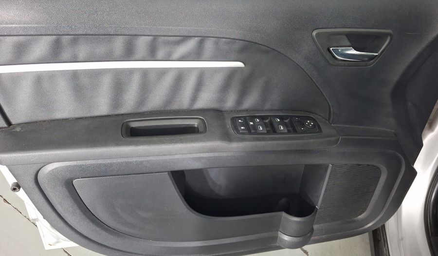 Dodge Journey 2.4 SXT 5 PASAJEROS Suv 2010