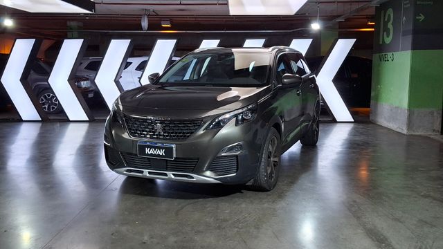 Peugeot • 5008