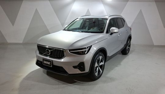 Volvo • XC40