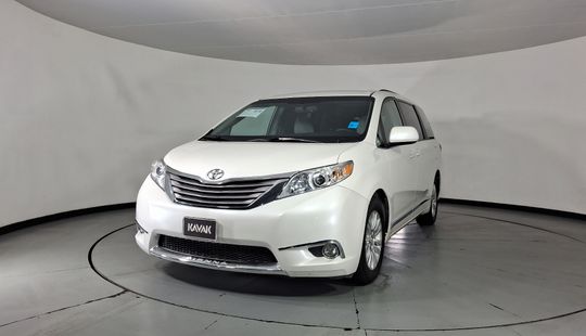 Toyota • Sienna