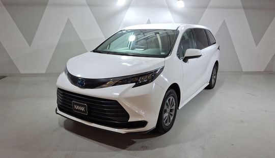 Toyota • Sienna