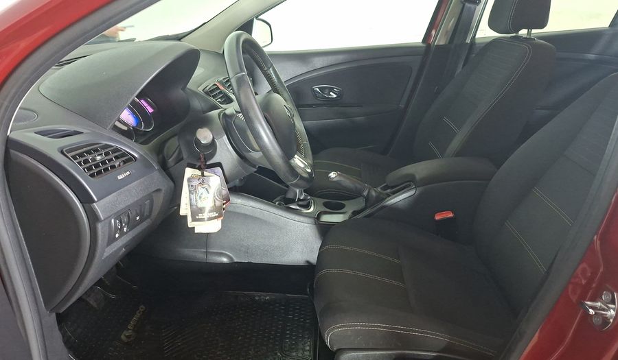 Renault Megane 2.0 16V DYNAMIQUE Hatchback 2015