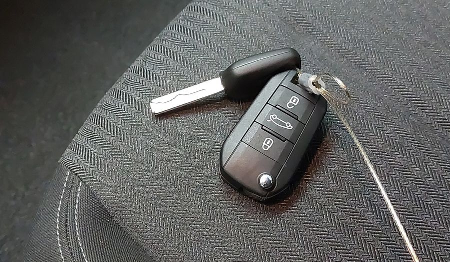 Peugeot 208 LIKE Hatchback 2023