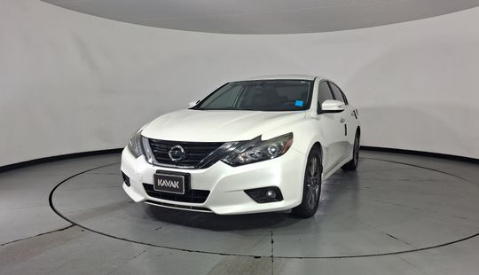 Nissan • Altima