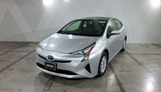 Toyota • Prius