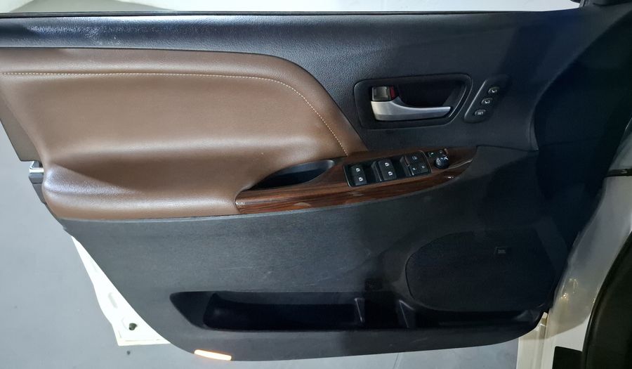 Toyota Sienna 3.5 LIMITED AT Minivan 2015