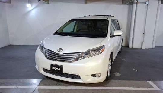 Toyota • Sienna