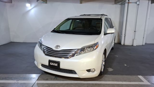 Toyota • Sienna