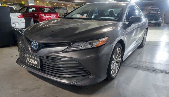 Toyota • Camry