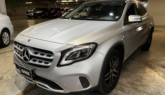 Mercedes Benz • Clase GLA