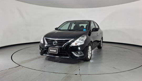 Nissan • Versa