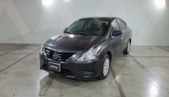 Nissan • Versa