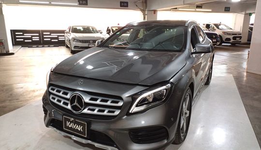 Mercedes Benz • Clase GLA