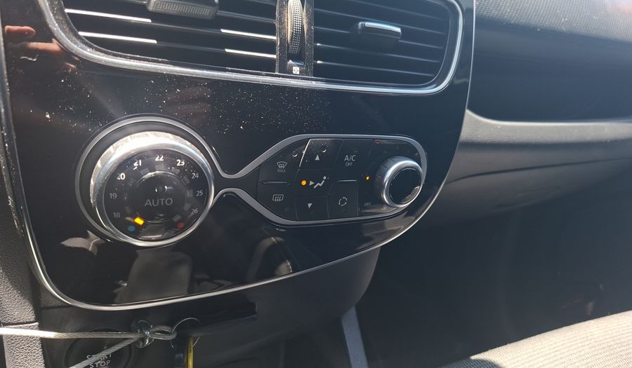 Renault Clio 1.2 EXPRESSION Hatchback 2017