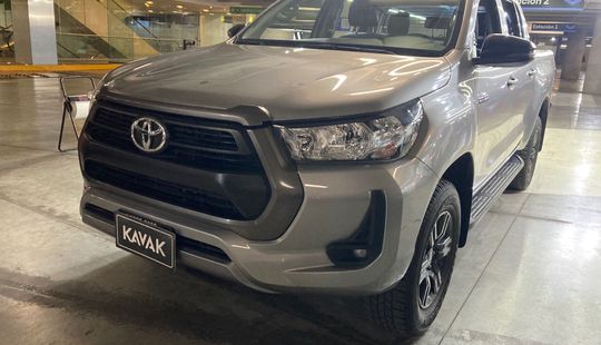 Toyota • Hilux