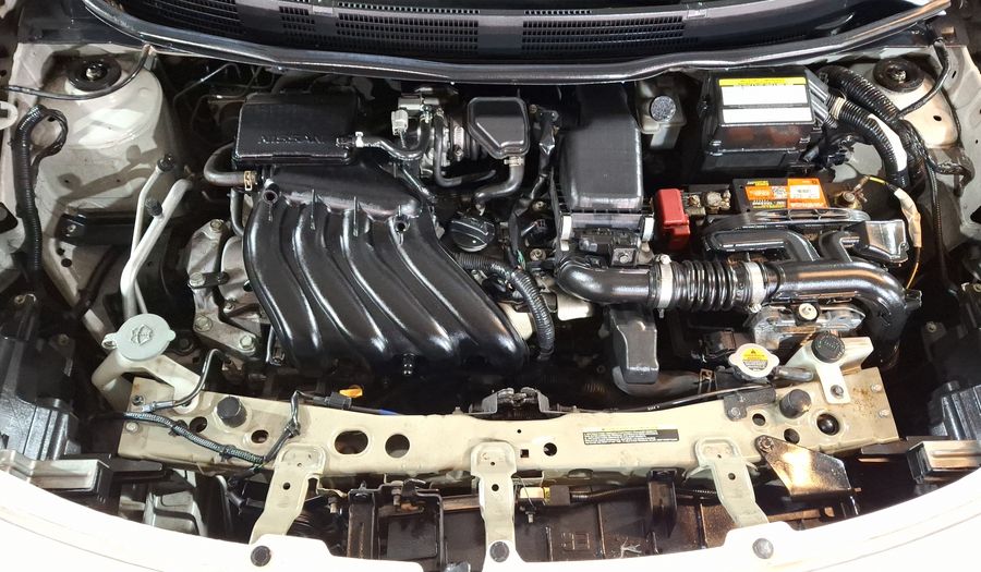 Nissan Versa 1.6 ADVANCE TA AC Sedan 2015