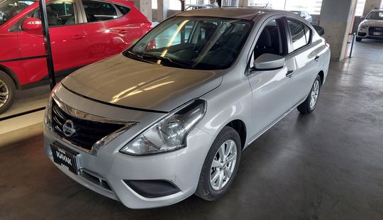 Nissan • Versa