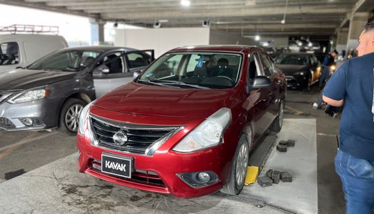 Nissan • Versa