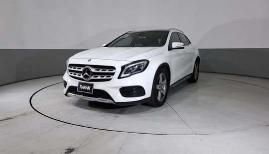 Mercedes Benz • Clase GLA