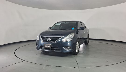 Nissan • Versa
