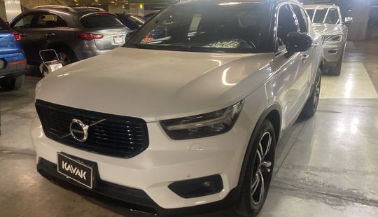 Volvo • XC40