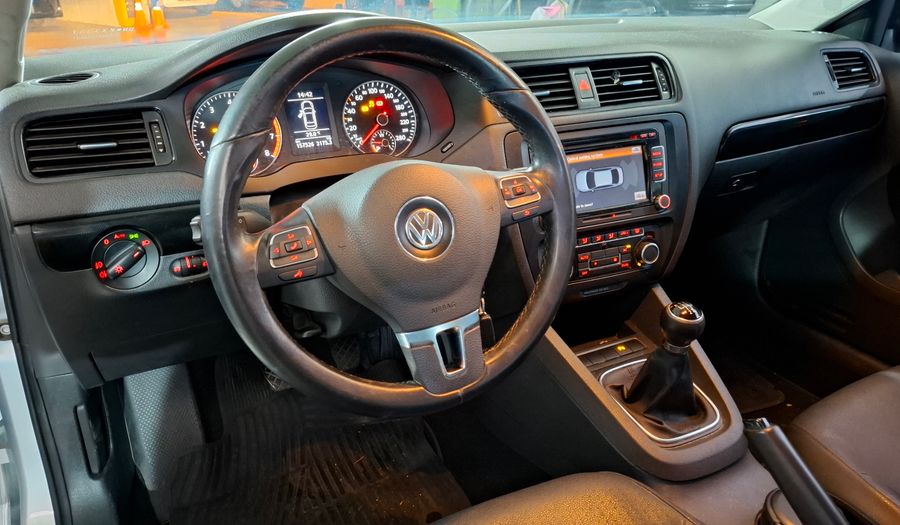 Volkswagen Vento 2.5 LUXURY Sedan 2012