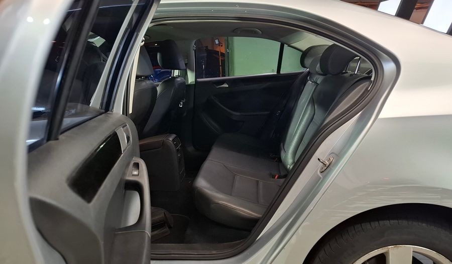 Volkswagen Vento 2.5 LUXURY Sedan 2012