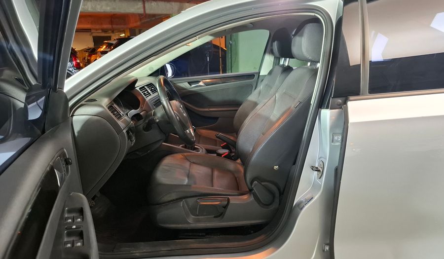 Volkswagen Vento 2.5 LUXURY Sedan 2012