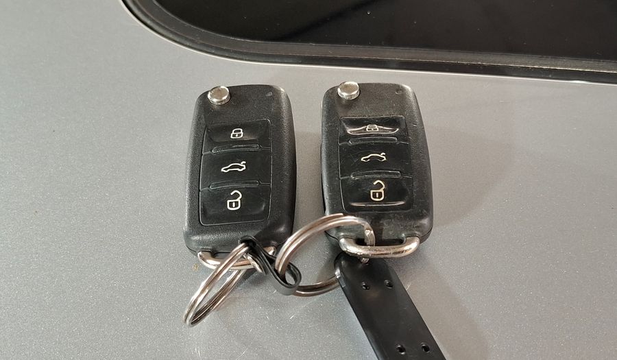 Volkswagen Vento 2.5 LUXURY Sedan 2012