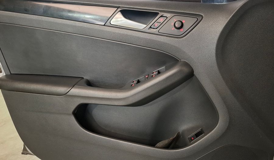 Volkswagen Vento 2.5 LUXURY Sedan 2012