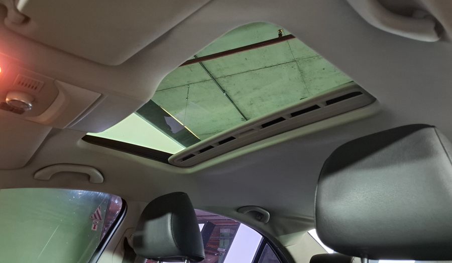 Volkswagen Vento 2.5 LUXURY Sedan 2012