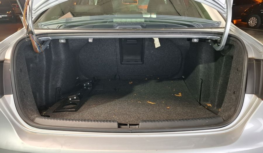 Volkswagen Vento 2.5 LUXURY Sedan 2012