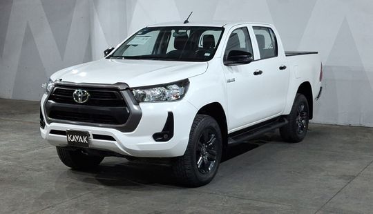 Toyota • Hilux