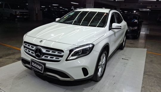 Mercedes Benz • Clase GLA