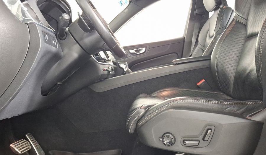 Volvo Xc60 2.0 R-DESIGN T6 AWD AUTO Suv 2018