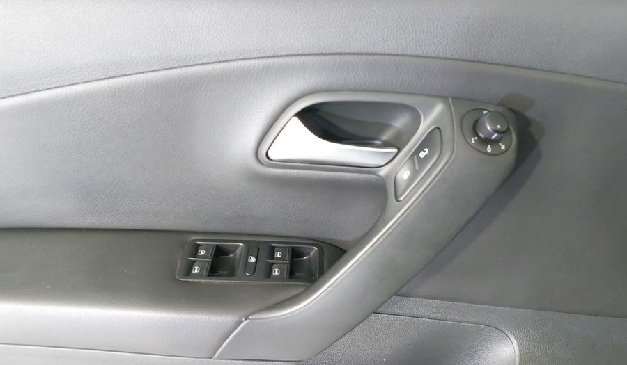 Volkswagen Polo 1.2 HIGHLINE MT Hatchback 2014