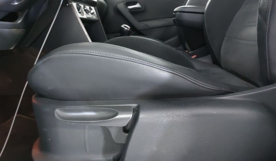 Volkswagen Polo 1.2 HIGHLINE MT Hatchback 2014