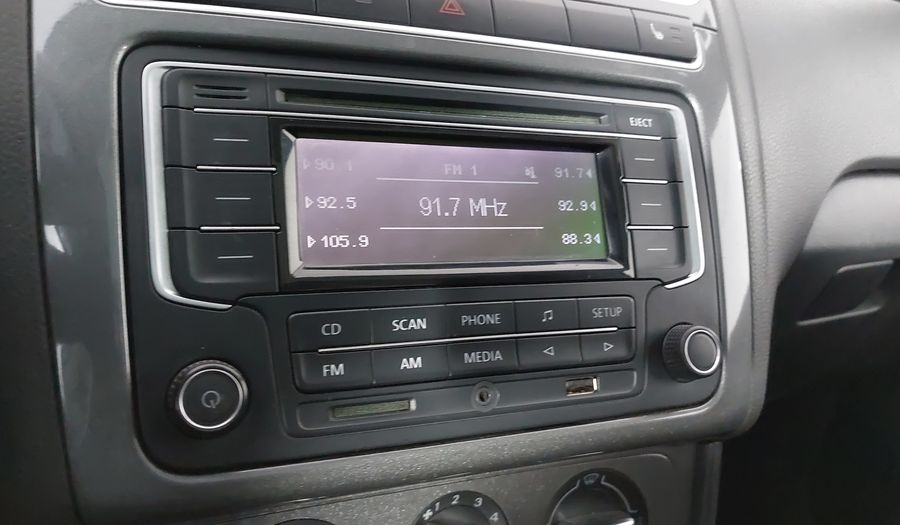 Volkswagen Polo 1.2 HIGHLINE MT Hatchback 2014